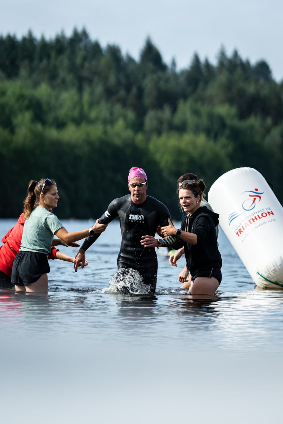 Les nageurs réunis dans le lac d’Aubusson-d’Auvergne en 2026